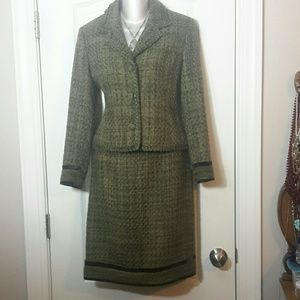 Gorgeous Boutique Fully Lined Green Boucle Suit
